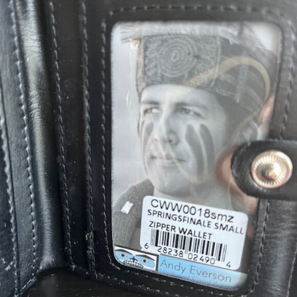 CEDAR Paddle small zipper wallet. - Picture 4 of 4